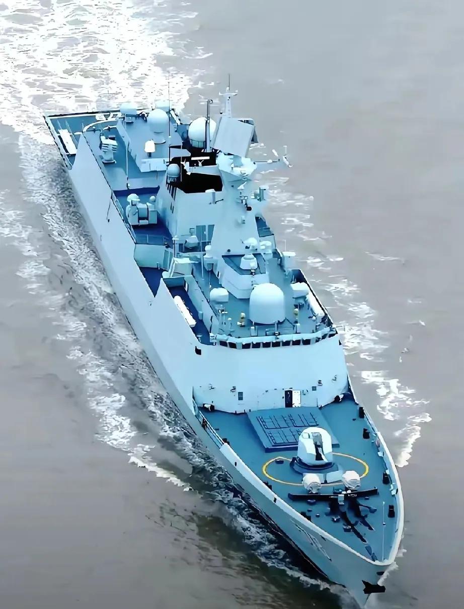 据东部战区官方消息：3月12日22时许，东部战区海军扬州舰在东海icon海域执行