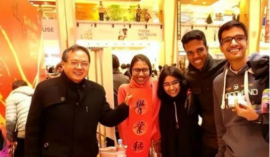 “中国治安很差，晚上不能出门！”2022年，印度学生到中国长沙做交换生，家里人对