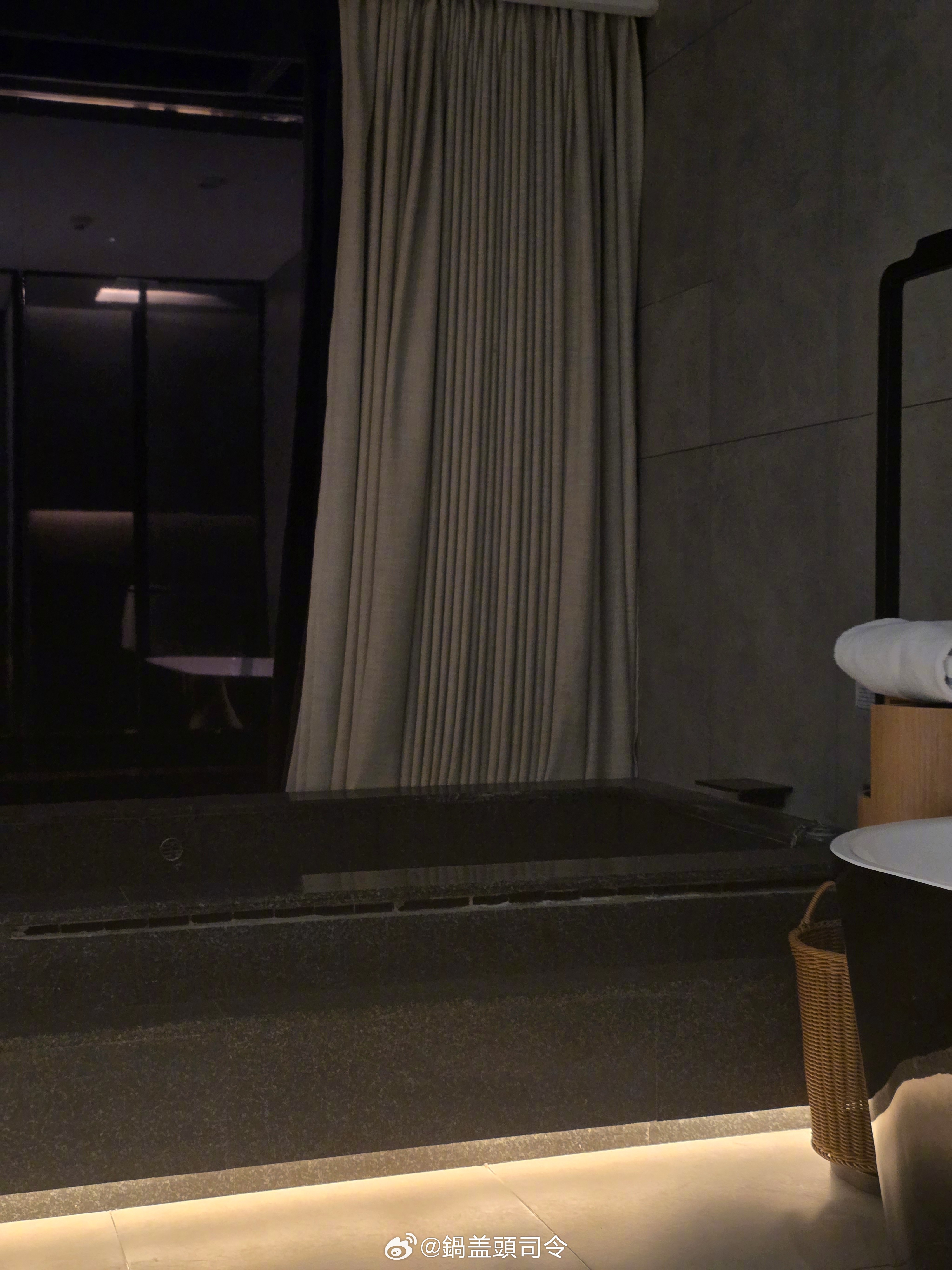 不知道是不是年纪大了还是心事多了，突然睡不了懒觉了……以前醒了闭着眼接着睡睡到8