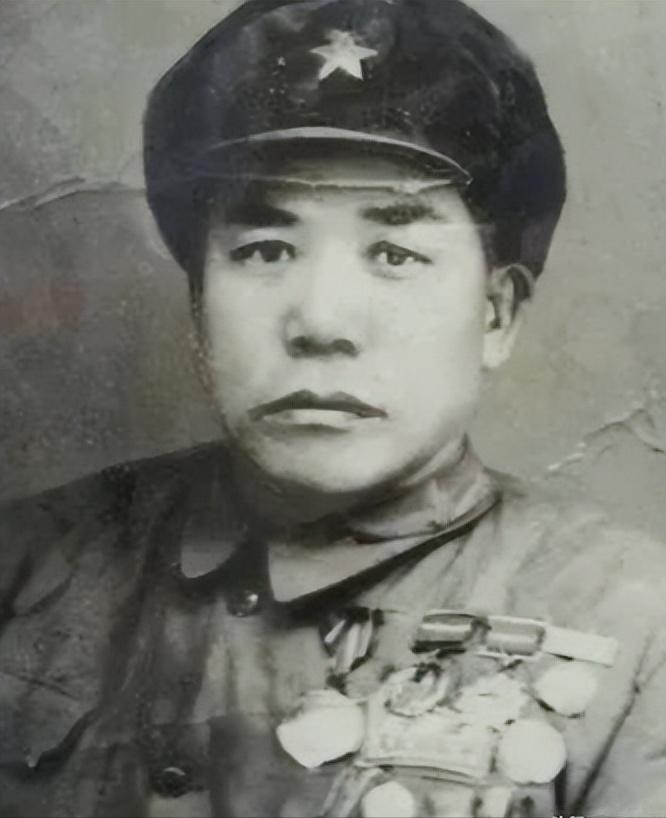 [微风]1955年授衔，毛主席看完名单后突然问：“那个一次砍杀27个日军的军中吕