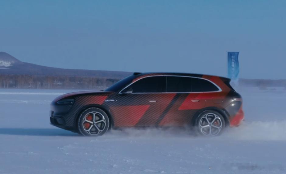 刷了下隔壁短视频……刷了20多条……超过一半全是问界M6雪地的视频，这个号是不是