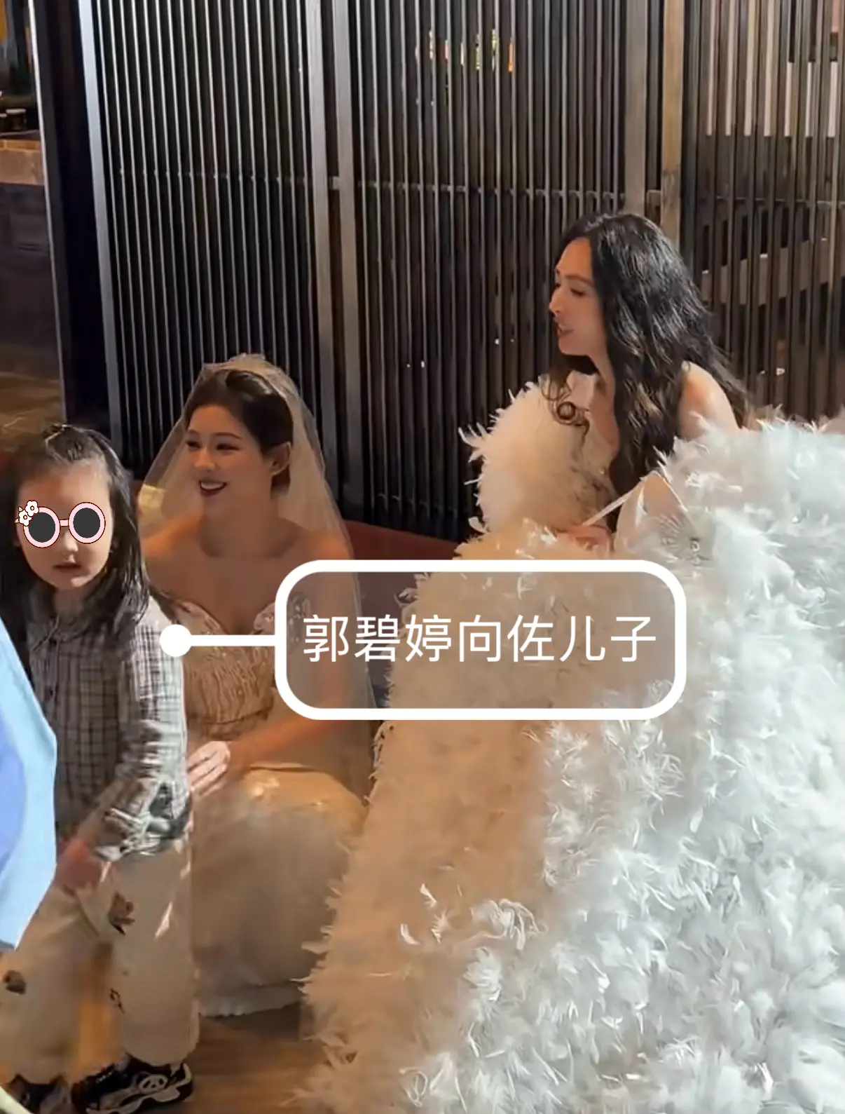 向佐儿子遗传妈妈美貌，大眼萌娃一枚。向佐郭碧婷儿子就是迷你版郭碧婷呀...