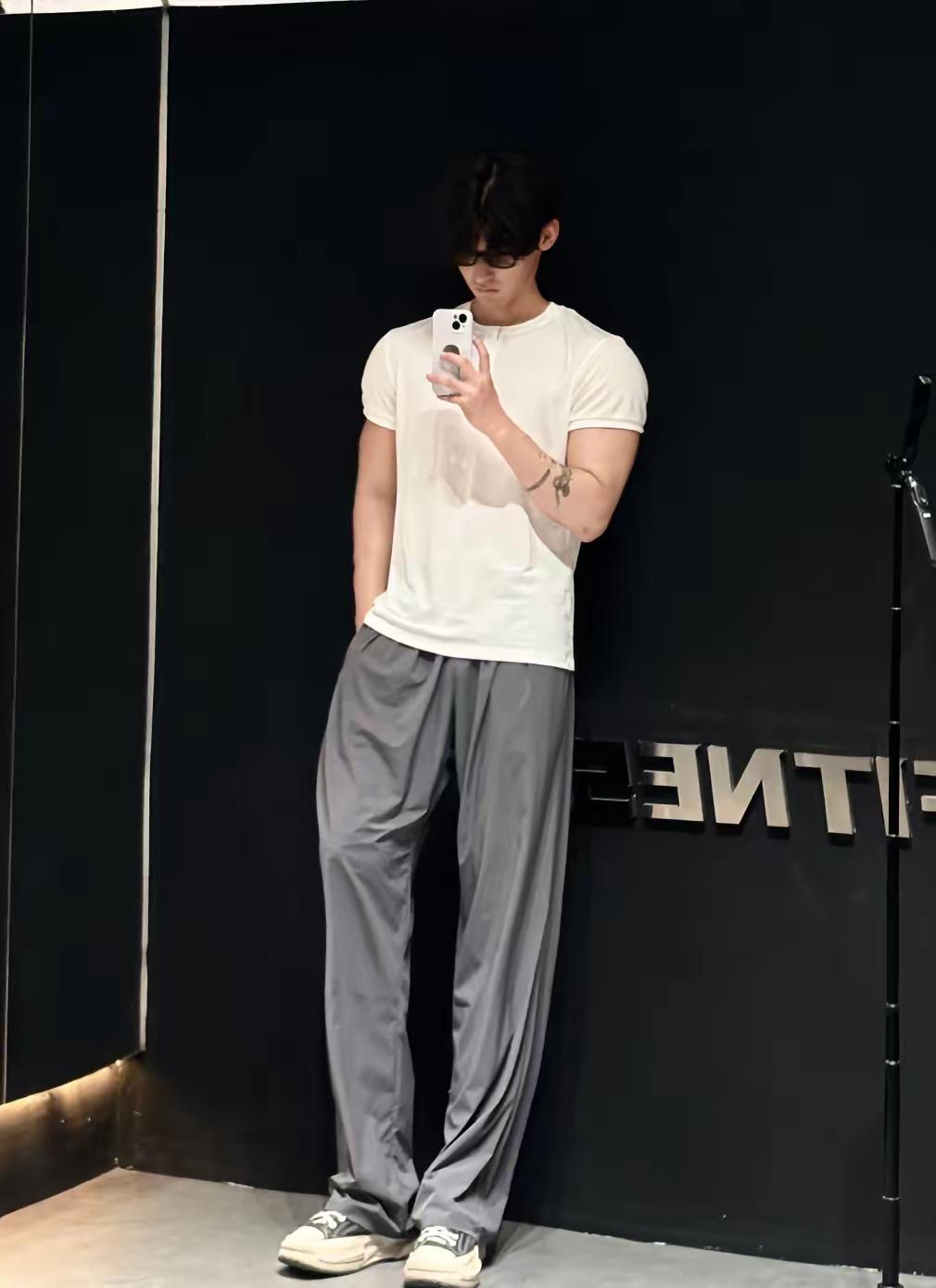 持续感受。薄肌高壮男