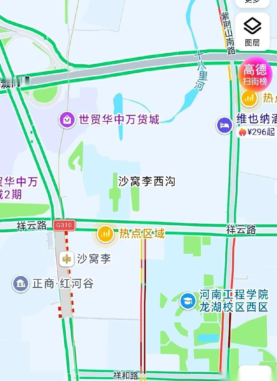 小刘桥两边的房子，呼啦一下，全没了。
就剩下光秃秃的地基，和河道里戳着的一根根大