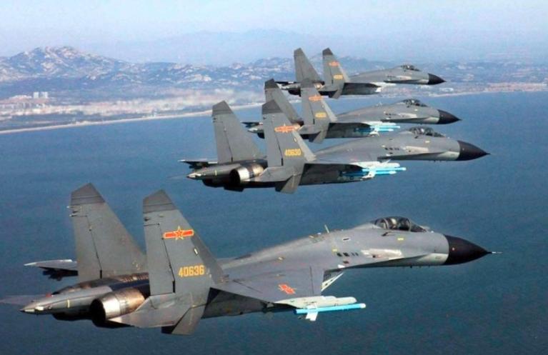 美国为世界第一强国，中国是第二强国。中国并不希望巴拿马在中美之间选边站队。若巴拿