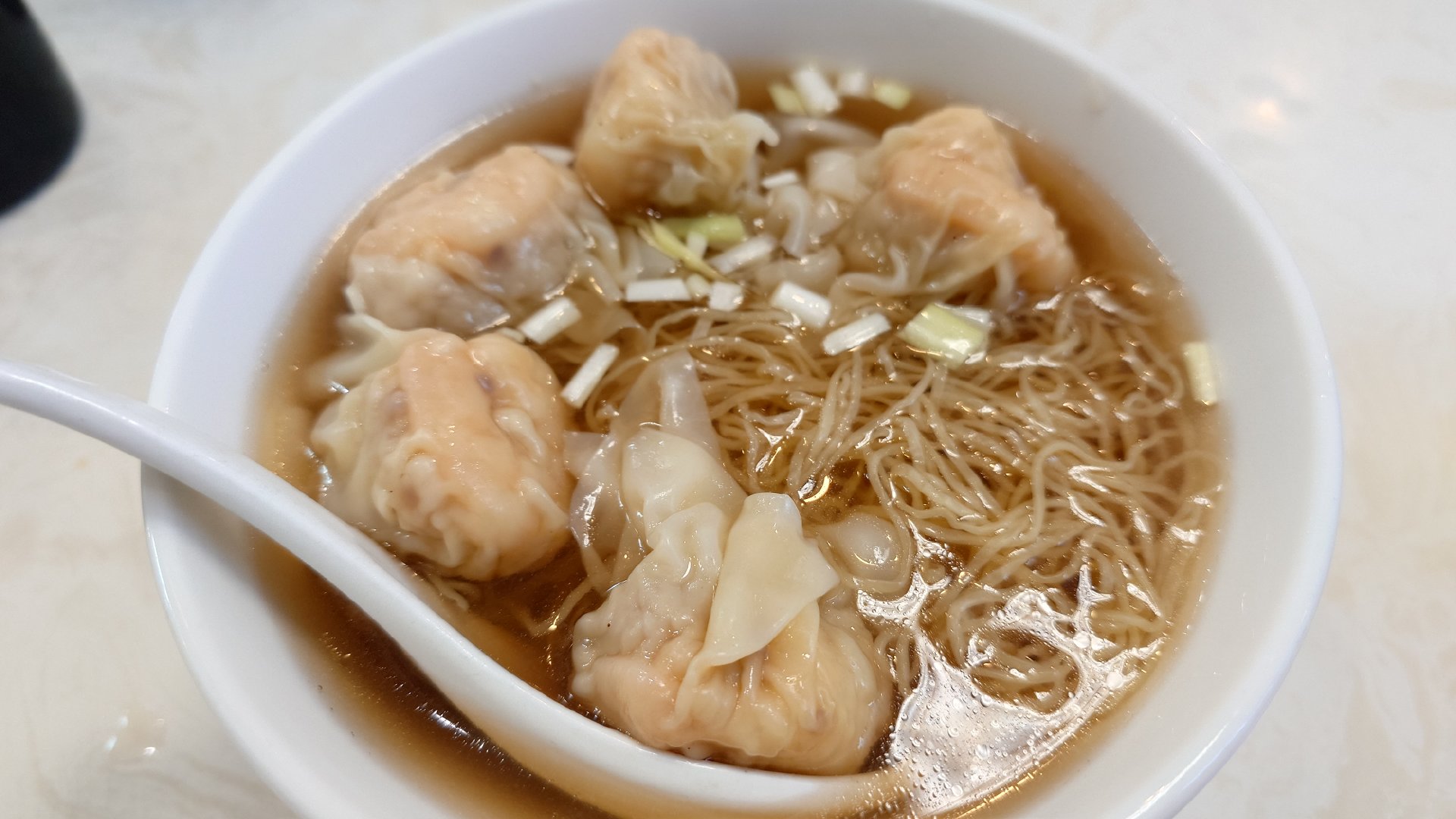 假牙终于装上了，出来点碗云吞面试试新义体