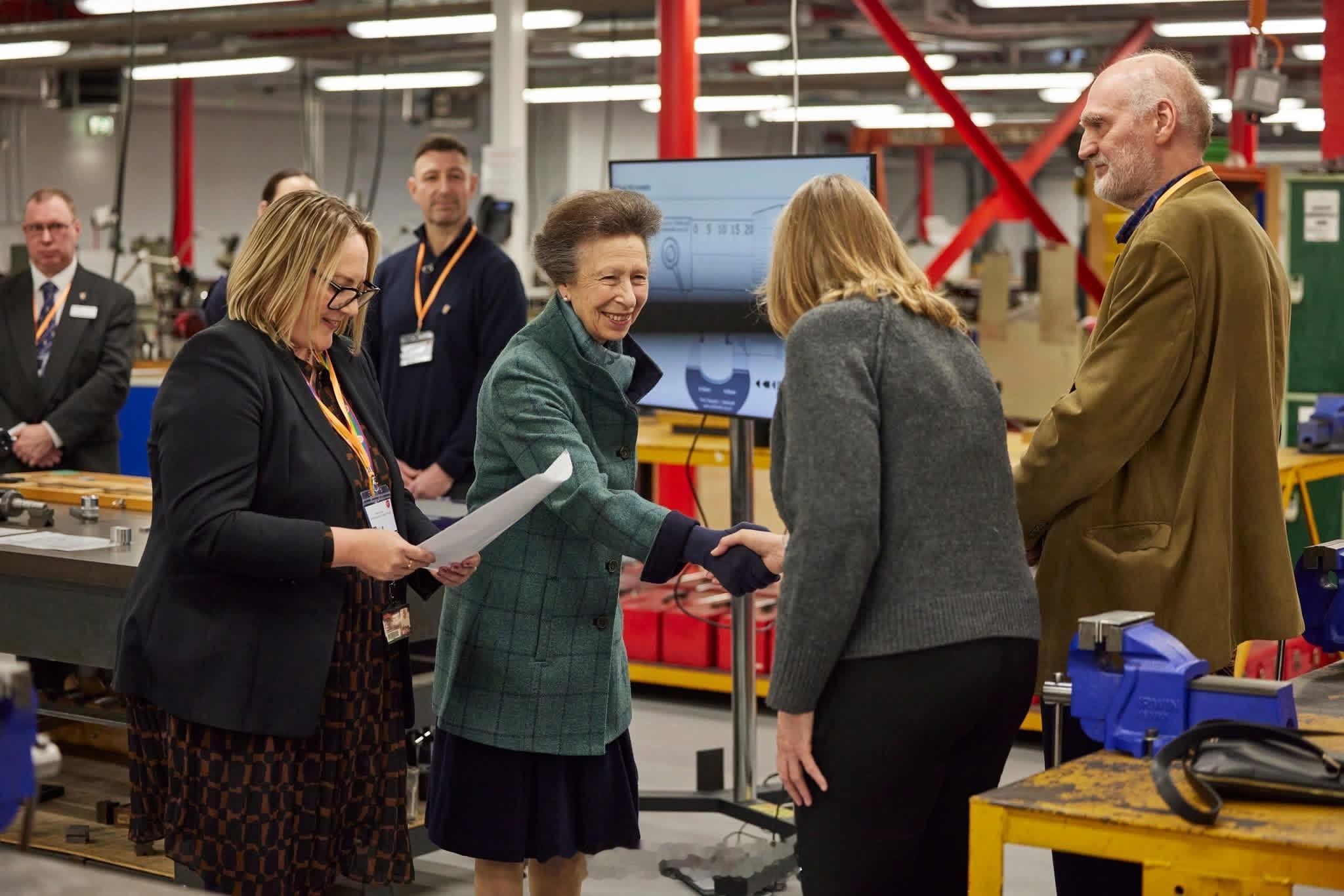 英国王室  2026年1月15日，安妮长公主在南安普顿索伦特大学开设新索伦特海事