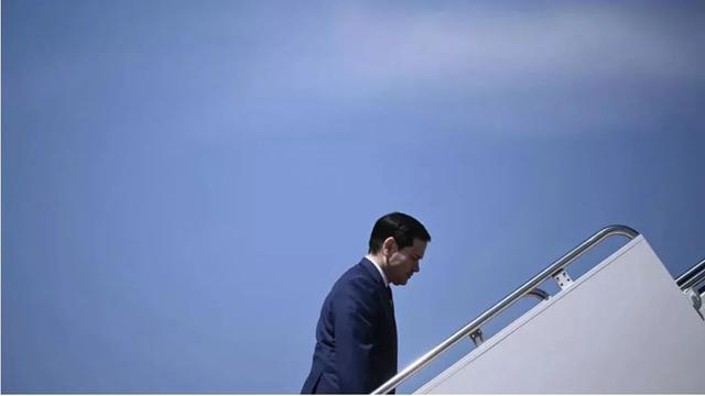 制裁尚未解除，古巴仔获特批得以随行，尽管长期不友好但却从未踏足东方大地。 既开门