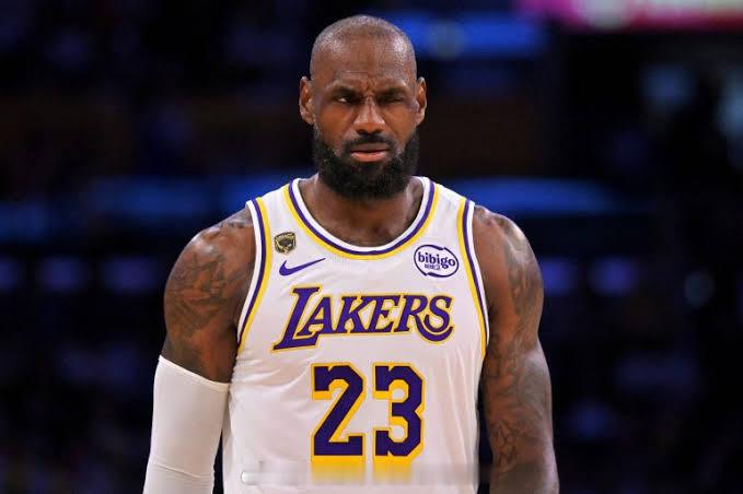 记者：詹姆斯所谓精简名单，因为只有这5个队给了他底薪合同知名NBA评论员斯基普-