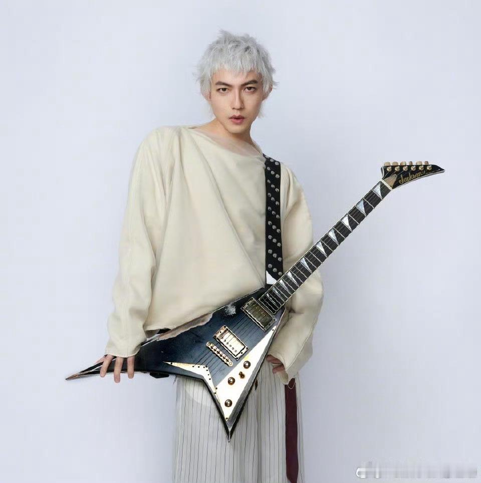 林宥嘉没有接受采访的义务 这段采访完美证明了林宥嘉的综艺感有多强。他用几个“大象