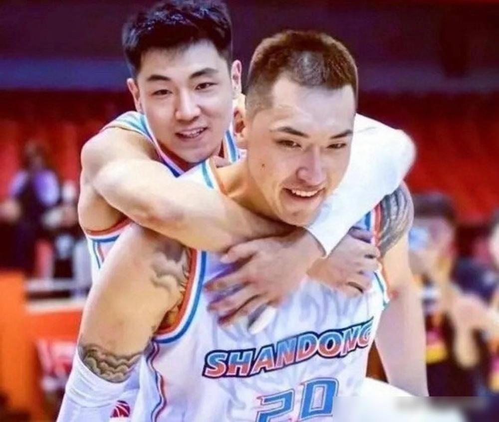 两连胜！山东100-85大胜新疆，看看本场比赛的数据和正负值，谁是球队赢球的最大