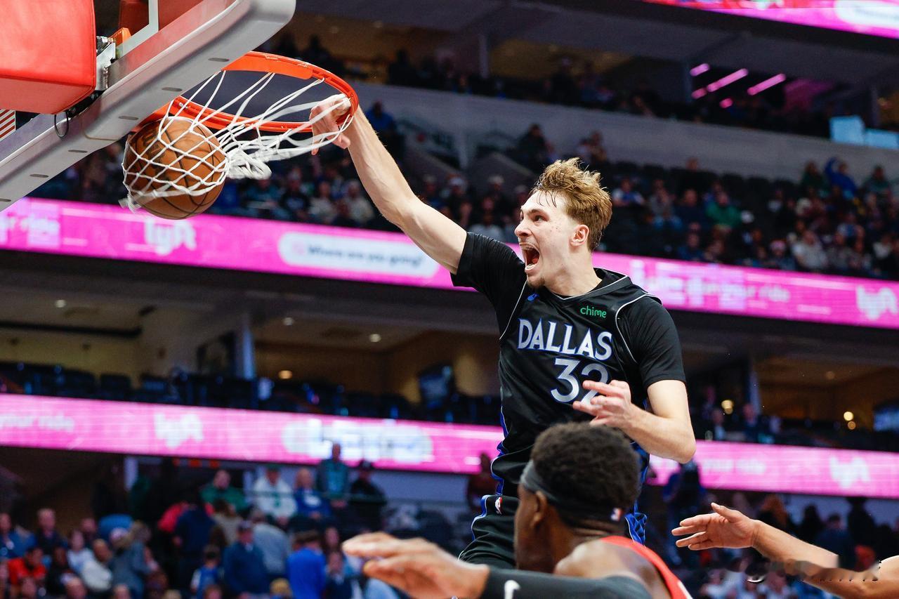 小伙子还是年轻，表忠心没用！
弗拉格在接受媒体采访时为了表忠心说到:“独行侠是我