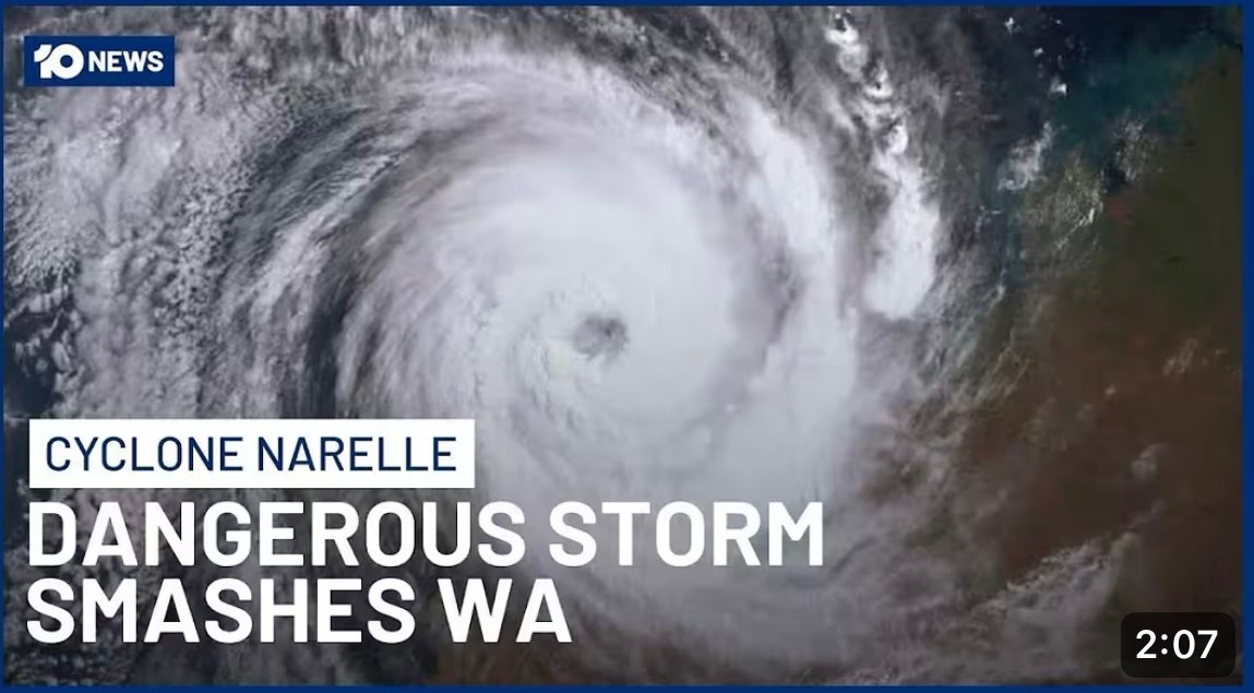 从上周就热议的“飓风 Narelle”, 昨天下午终于抵达，擦个边转弯往东去了，