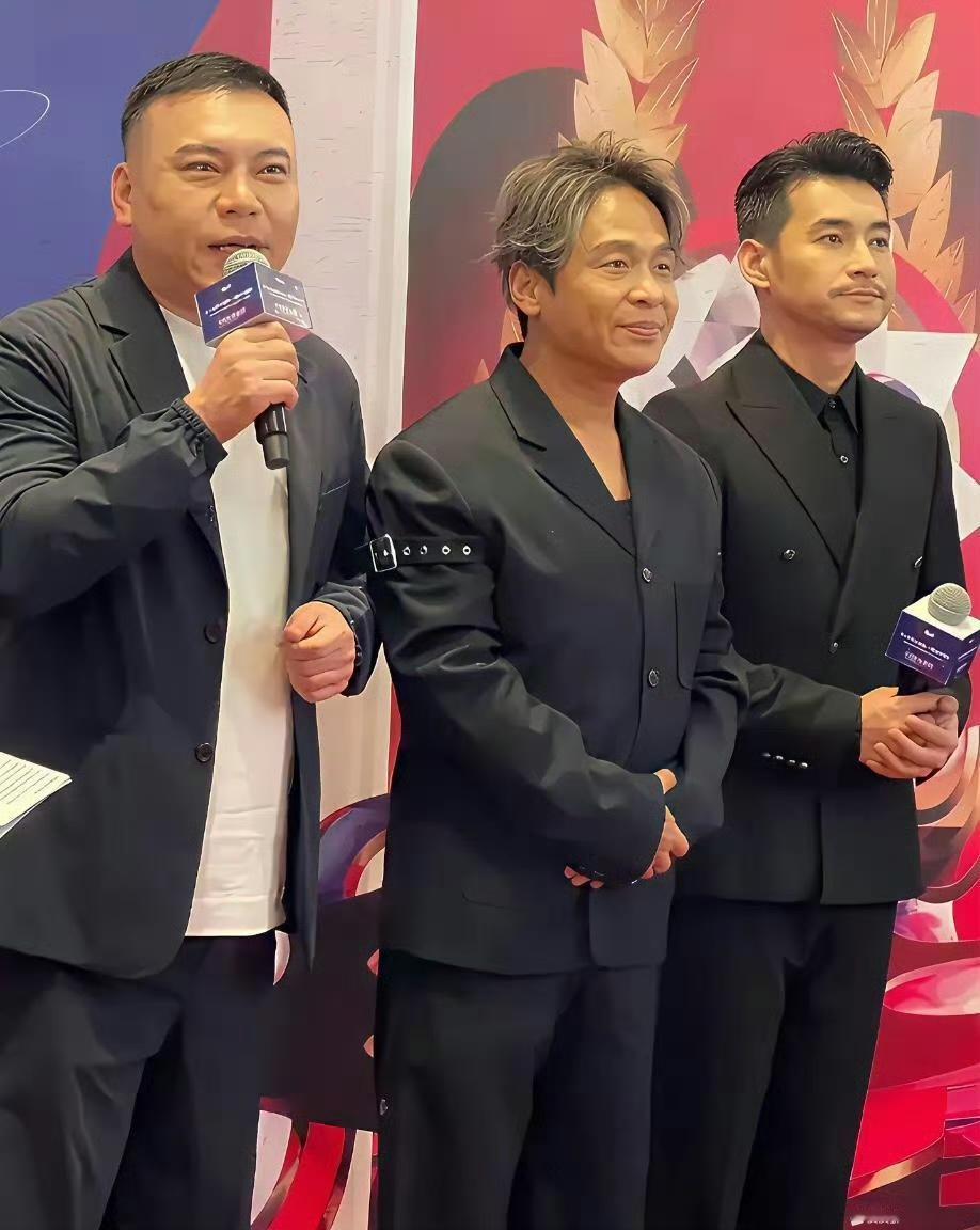 宋小宝：哎呀，今天这桌菜可全靠海参兄弟，面是人家亲手炒的，香味都飘到隔壁桌了。