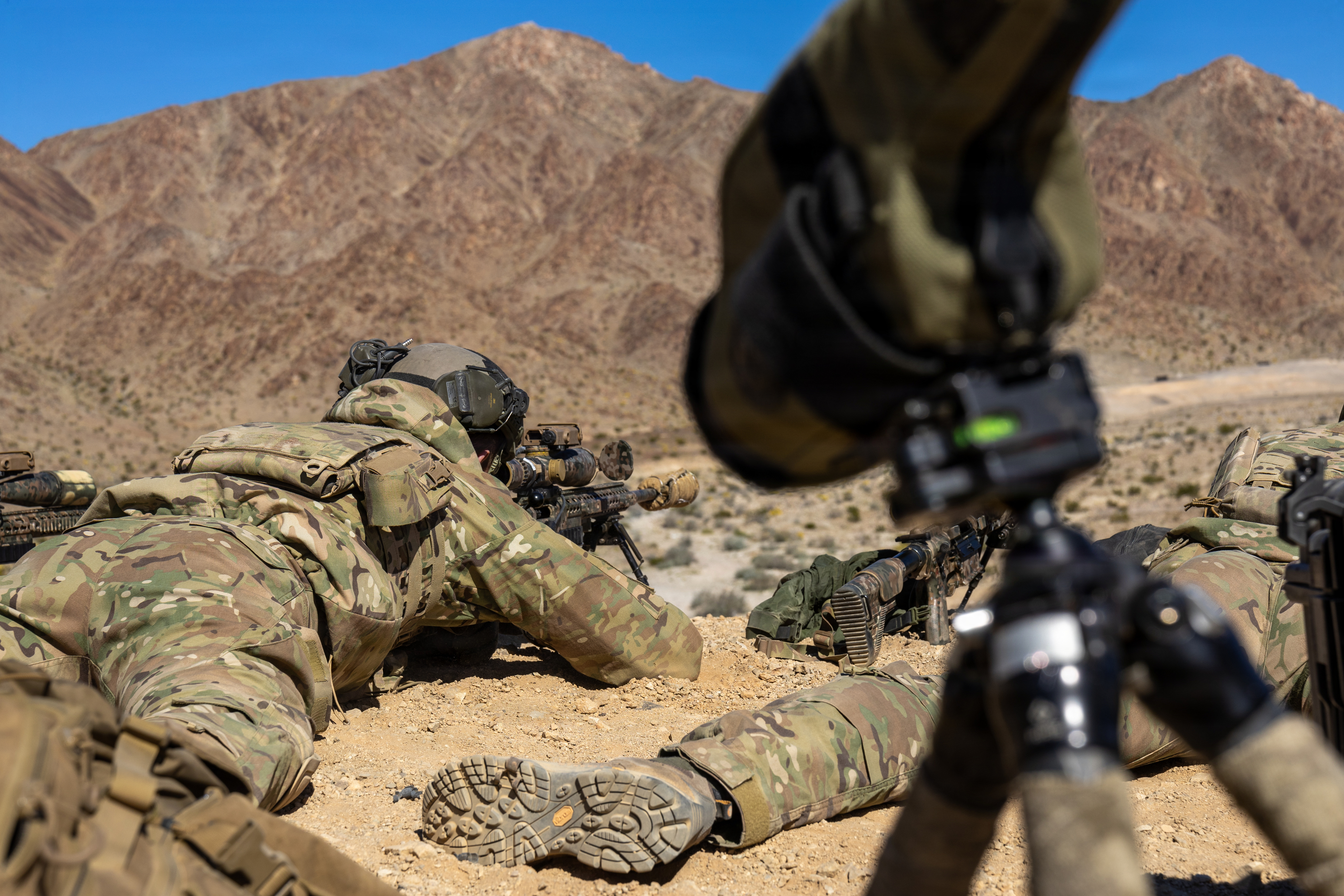 荷兰皇家海军陆战队加利福尼亚州二十九棕榈村海军陆战队空地作战中心400靶场进行轻