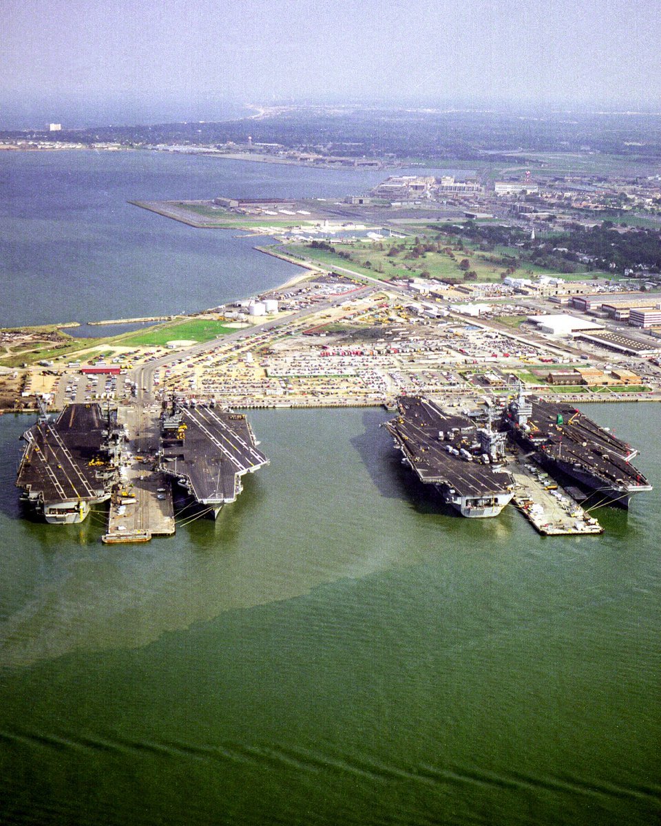 1985 年 10 月 18 日，常规动力航母 