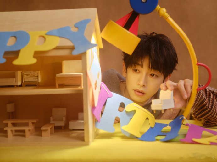 彭昱畅31岁生日照彭昱畅31岁生日居家照 彭昱畅31岁生日居家照来袭，我们的彭彭