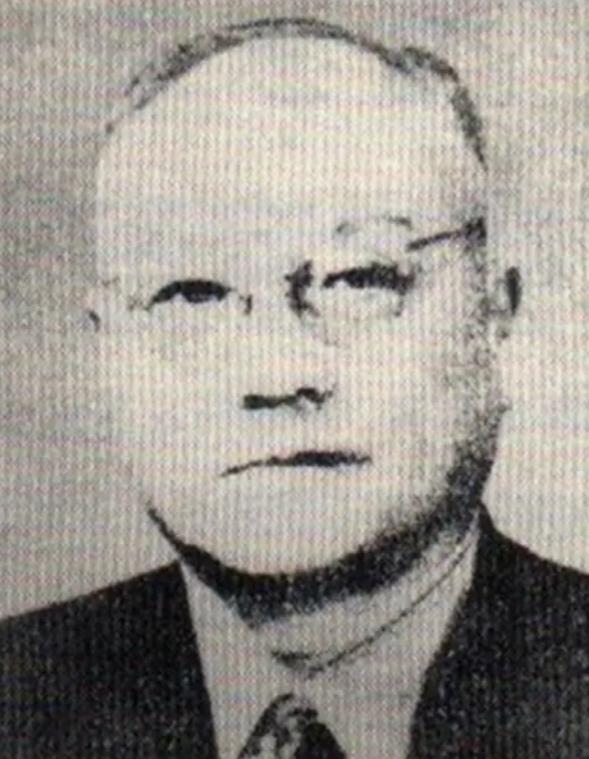 1945年，重庆，徐恩曾被撤去中统局长一职。回到家，他扯下帽子摔在桌上，茶也没喝
