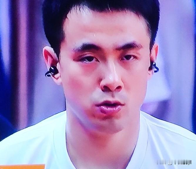 收官之战辽篮胜出
4月24日晚辽宁本钢男篮对阵江苏肯帝亚男篮，经过40分钟的较量