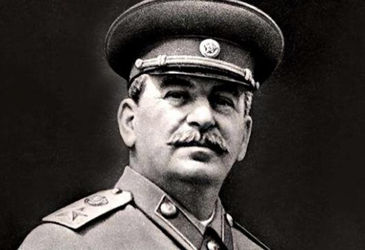 斯大林到底有多让人害怕？咱就这么说，世界上从来没有一个领袖，能像斯大林那样，对自