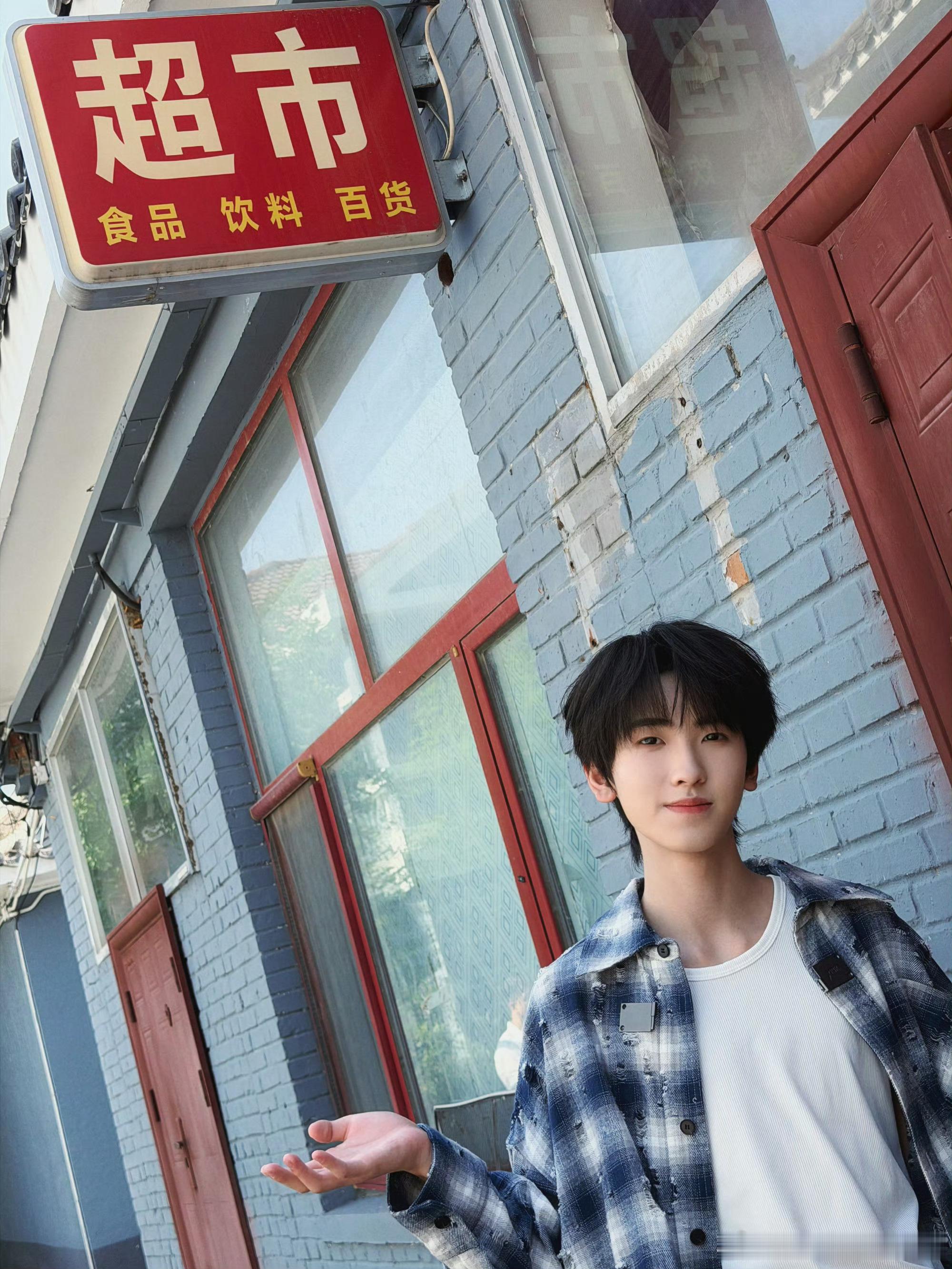 💙左奇函我们的少年时代2💙左奇函李浩宇我们同频在烟花下许愿 来年奔赴彼此的每