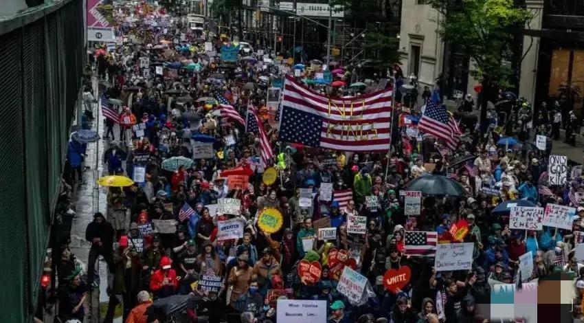 在“斩杀线”后，"北美懦夫"新标签深深刻进全球网友心中。

继"斩杀线"后，中文