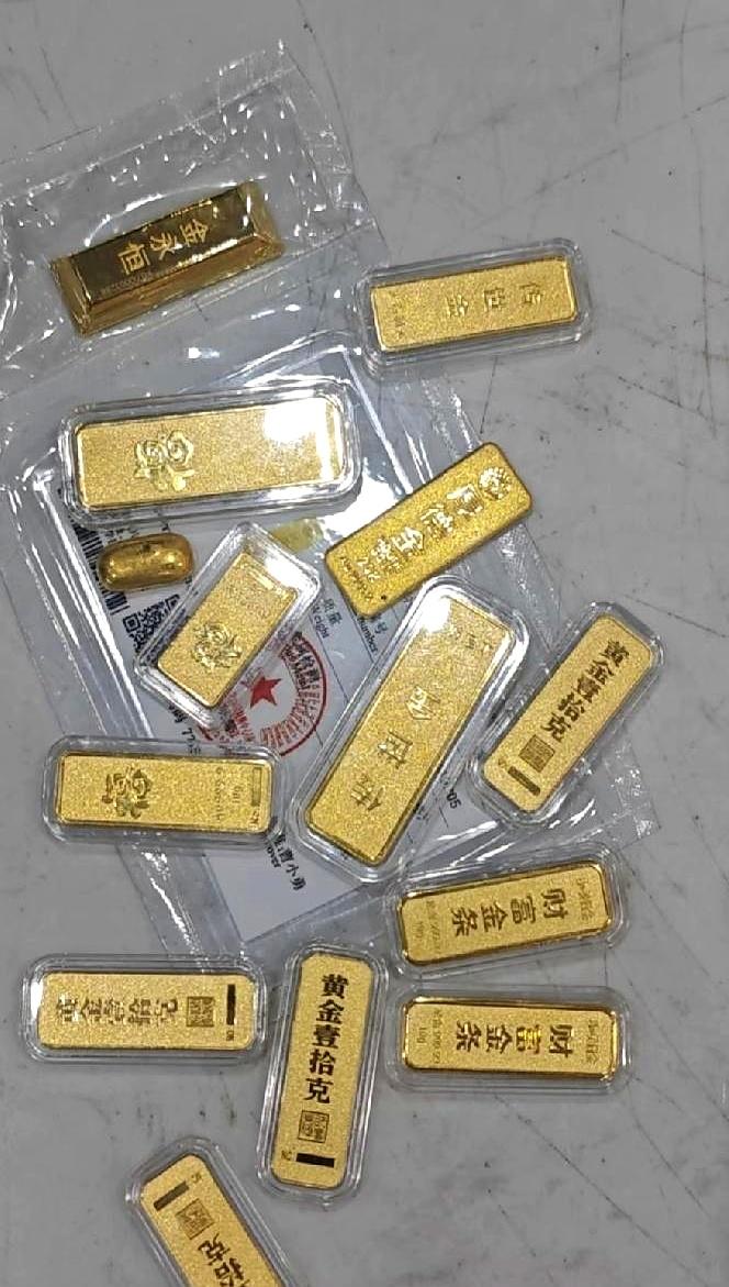 金价这波真把人整懵了：几个月里硬生生跌了447元/克。
1月1685，2月157