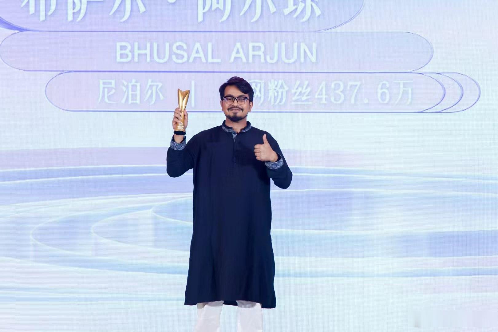 山海相逢，创意相连！各国网红打卡建水与洱海，以独特视角解锁云南魅力，让滇式风情走