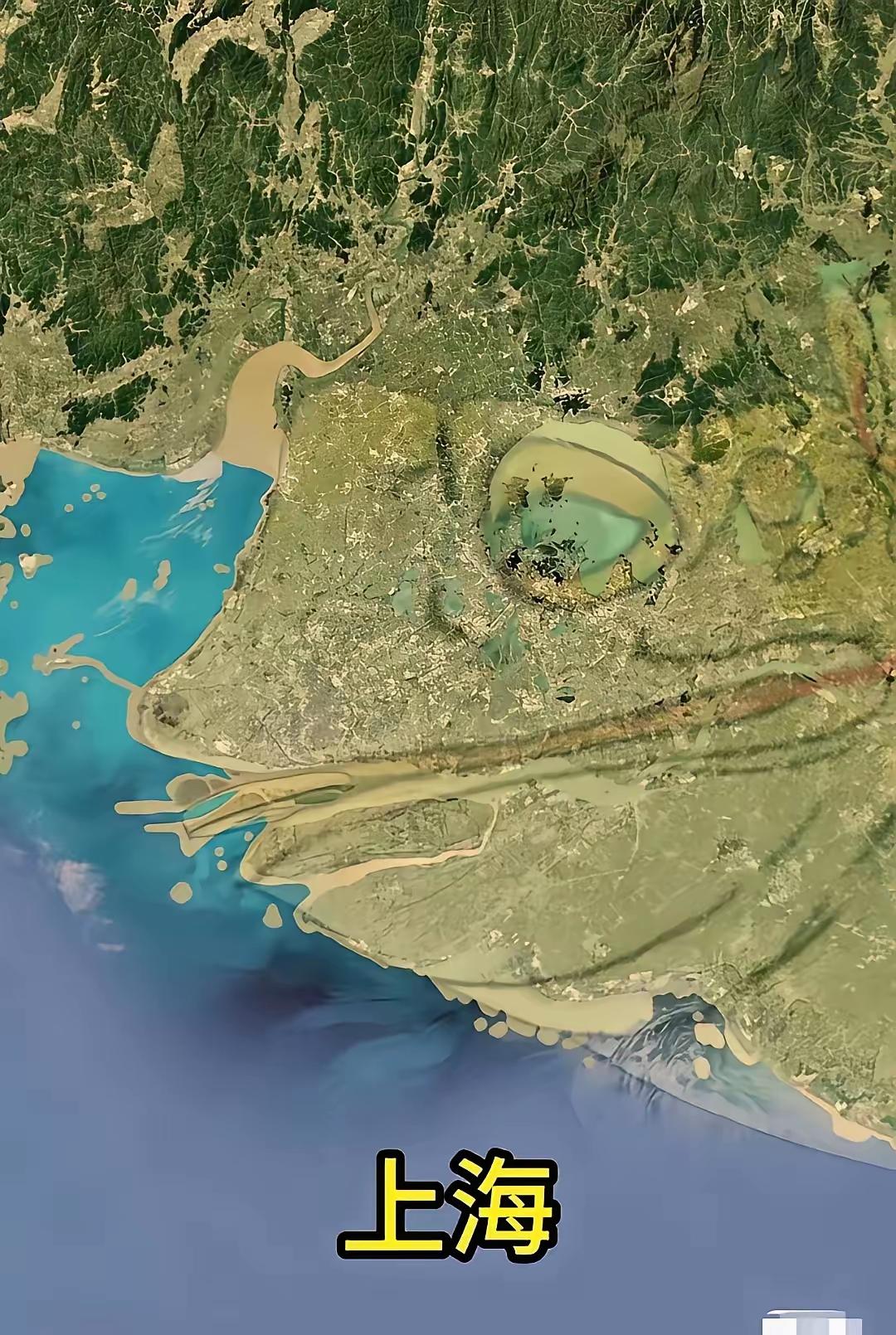 上海为什么繁华发达？看一下上海的鸟瞰图，像不像只金蟾。长江冲积扇平原，不断扩充着