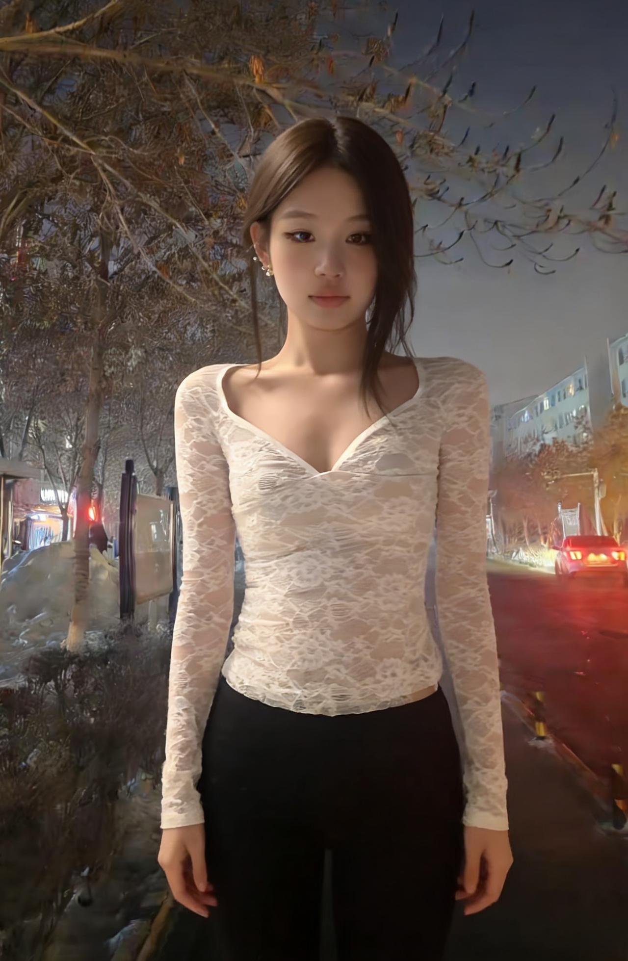 晚风吹着街树的枝桠
你的影子在路灯里摇晃
蕾丝衣摆沾着夜色的薄凉
指尖掠过耳发的