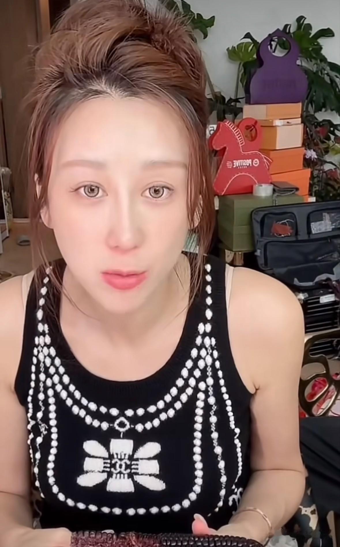 陈浩民妻子蒋丽莎说“我忙完这一段时间我要去立遗嘱，我真的怕我会猝死。我通宵通宵睡