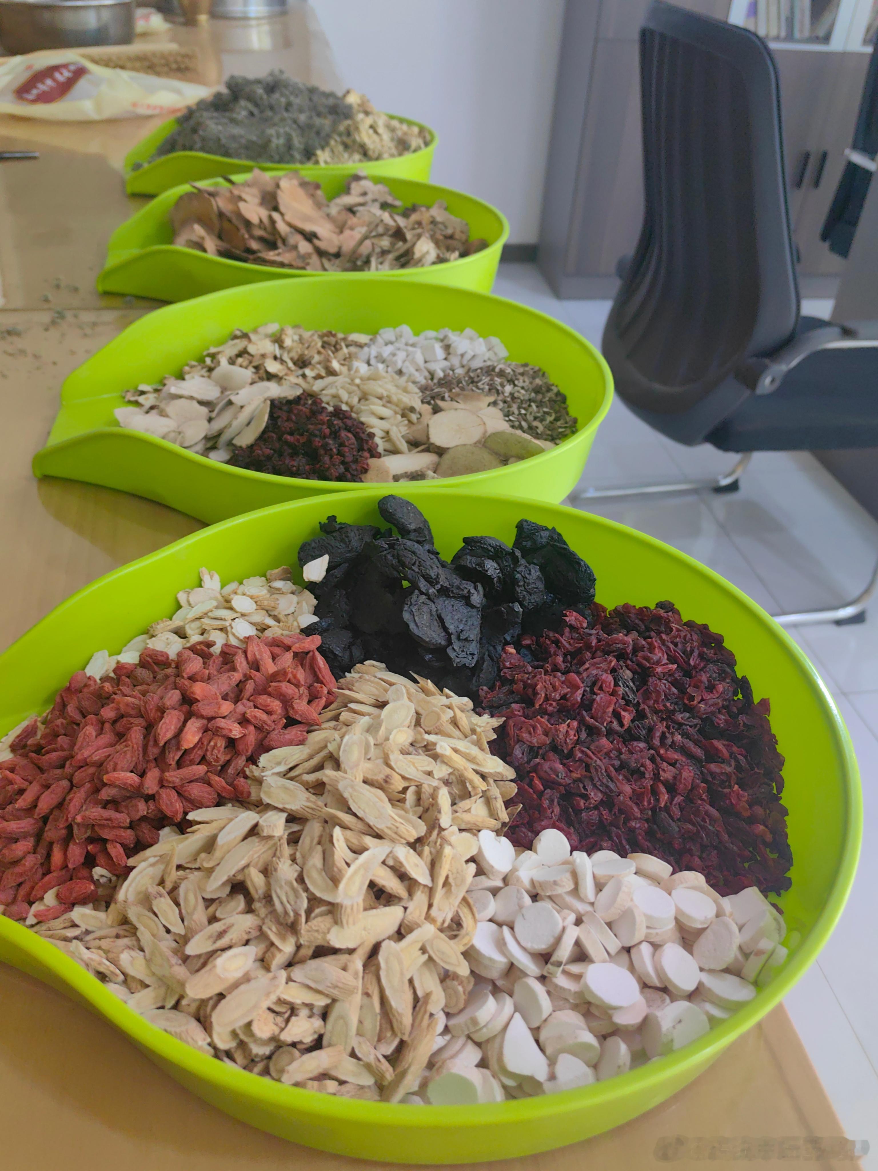 人是很奇怪的，一旦被逼入进退维谷的境地，反倒想开了，轻松了。改变自己心态的瞬间，