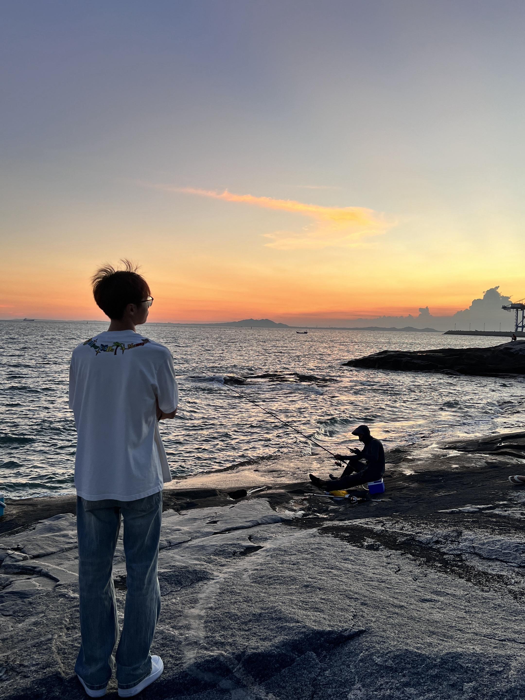 遇到难回答的问题又不说话了