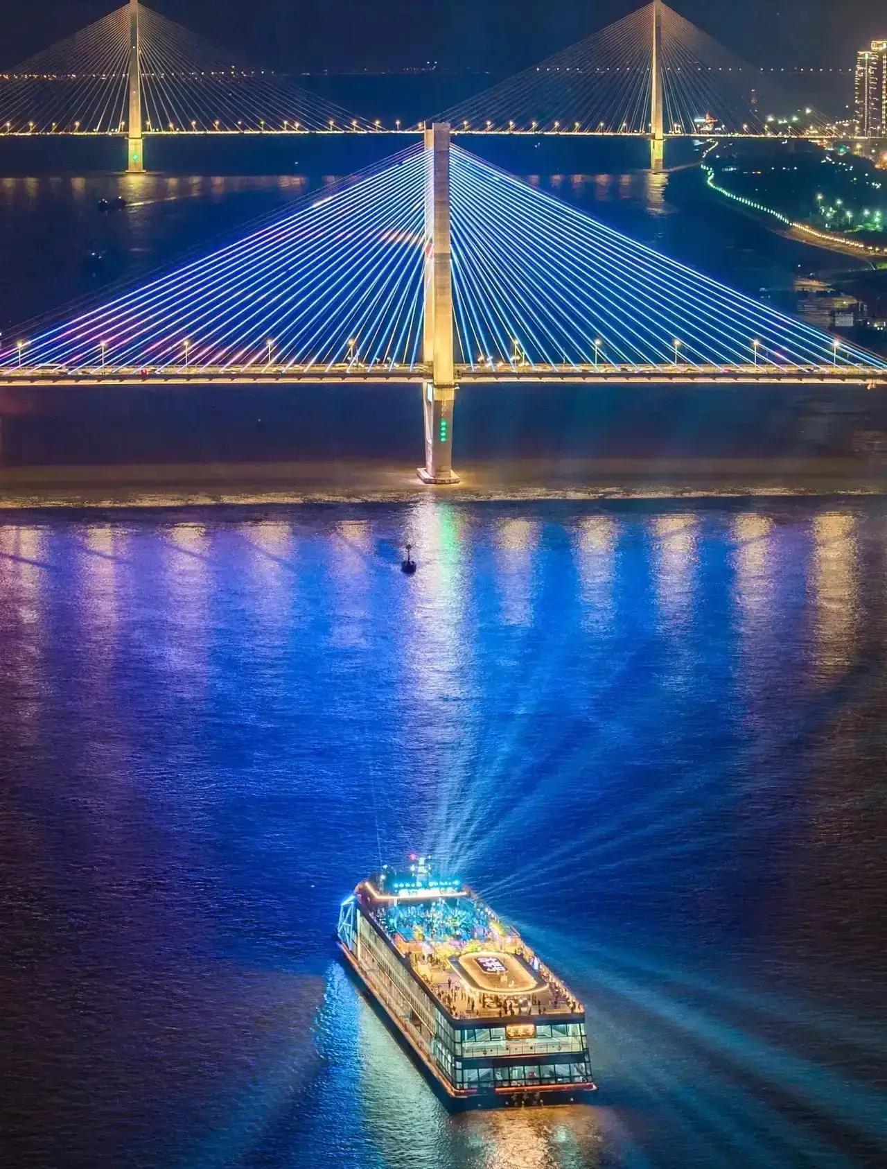 这就是赤裸裸的事实，最新预测：未来五年我国中西部地区第一城的概率：
1、武汉——