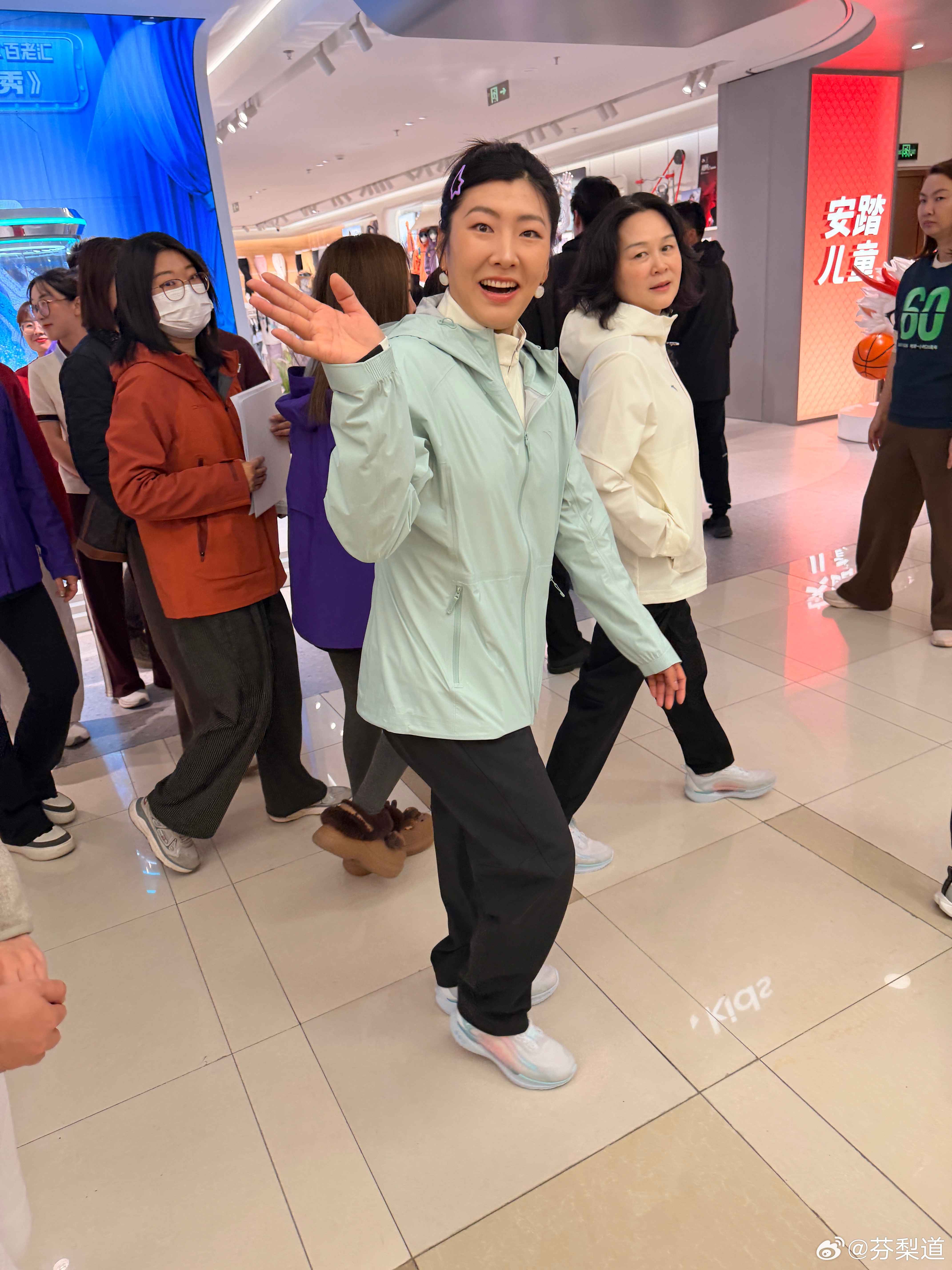 周末偶遇徐梦桃看看遇到了谁？周末竟能偶遇刚在米兰卫冕成功的“五朝元老”徐梦桃！?