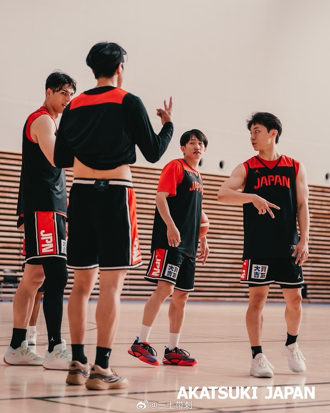 中国男篮 日本男篮8月11日正式开始备战世预赛第四窗口期，12日官方发了训练图，