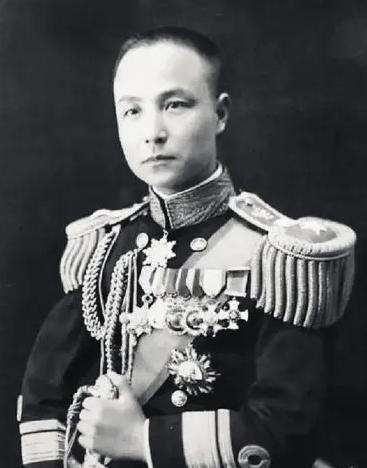 1949年7月，蒋介石派人要强行带国民党海军上将陈绍宽去台湾，陈绍宽说：“如果一