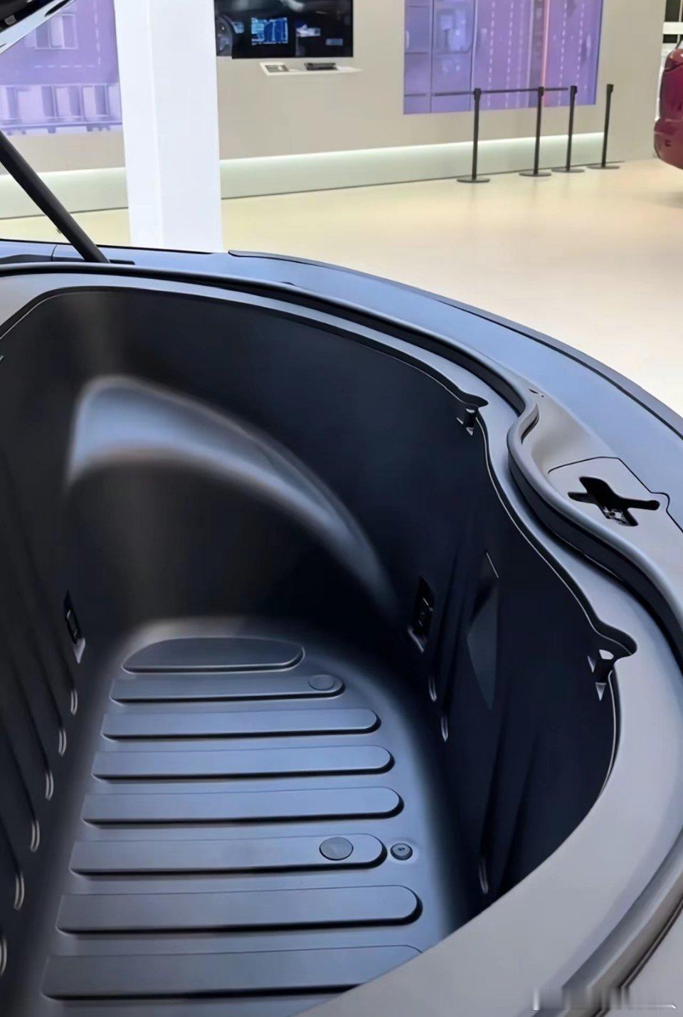 国内最大前备箱来！比亚迪大唐，足足252L，大到能在里面泡澡！ 