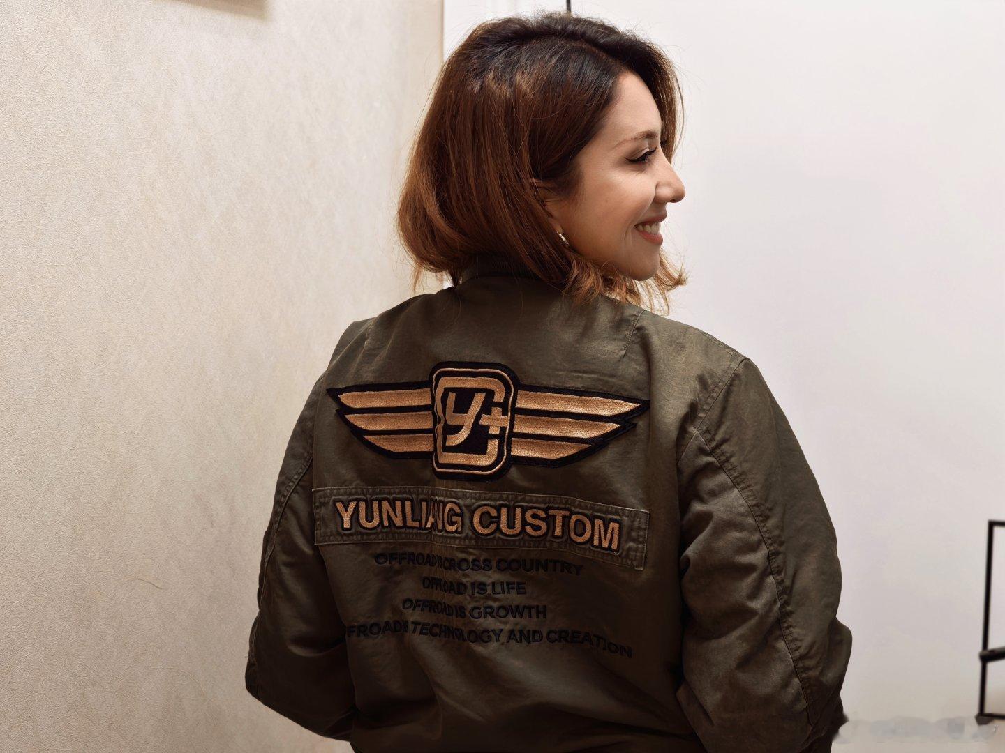 穆卡妹妹穿的运良飞行夹克够飒 