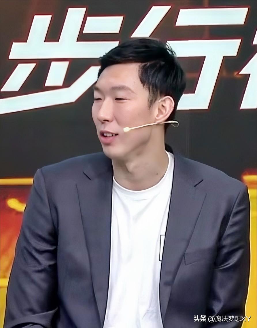 周琦这个人，
你不能细究，
因为你越仔细，越会发现这个人
其实更适合当解说！
