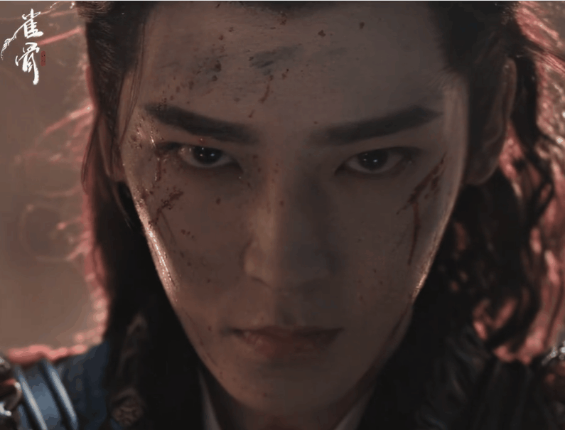 侯明昊《雀骨》这段火中打戏也太帅了。。很有力量感的动作戏，眼神好凌厉好有威慑力[