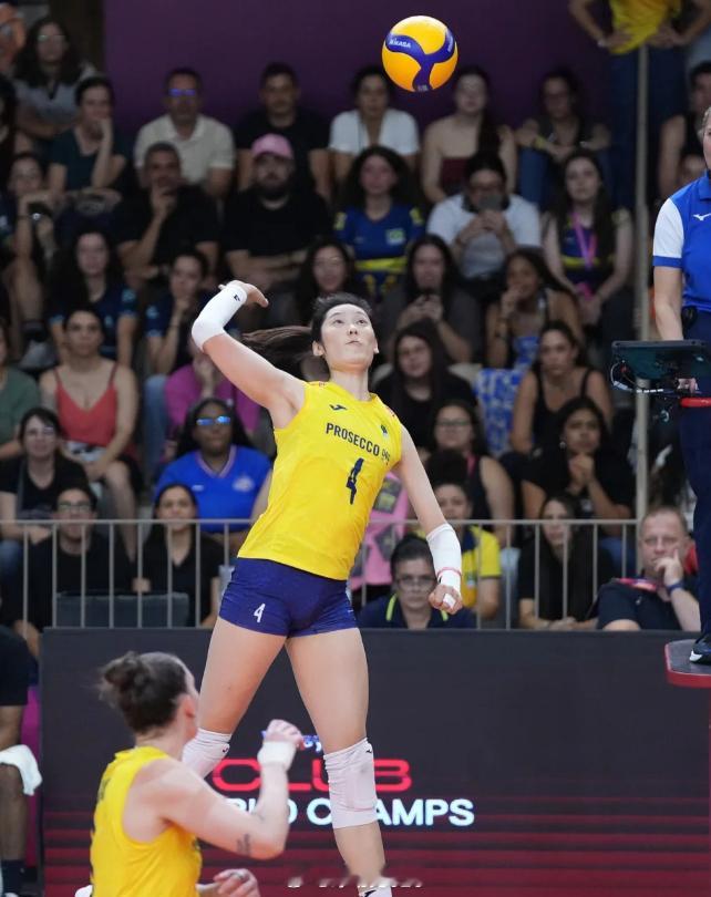 朱婷全场14扣12中0失误被拦，2拦，14分，双率86！接了最多的19个一传！进