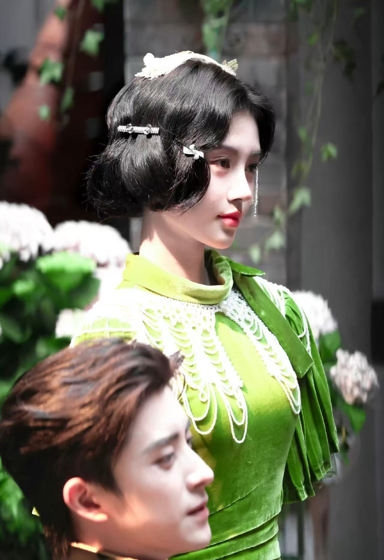 万花世界 鞠婧祎戏份听说万花世界的女主原著体形胖一些，所以前期剧组找了其他人代替