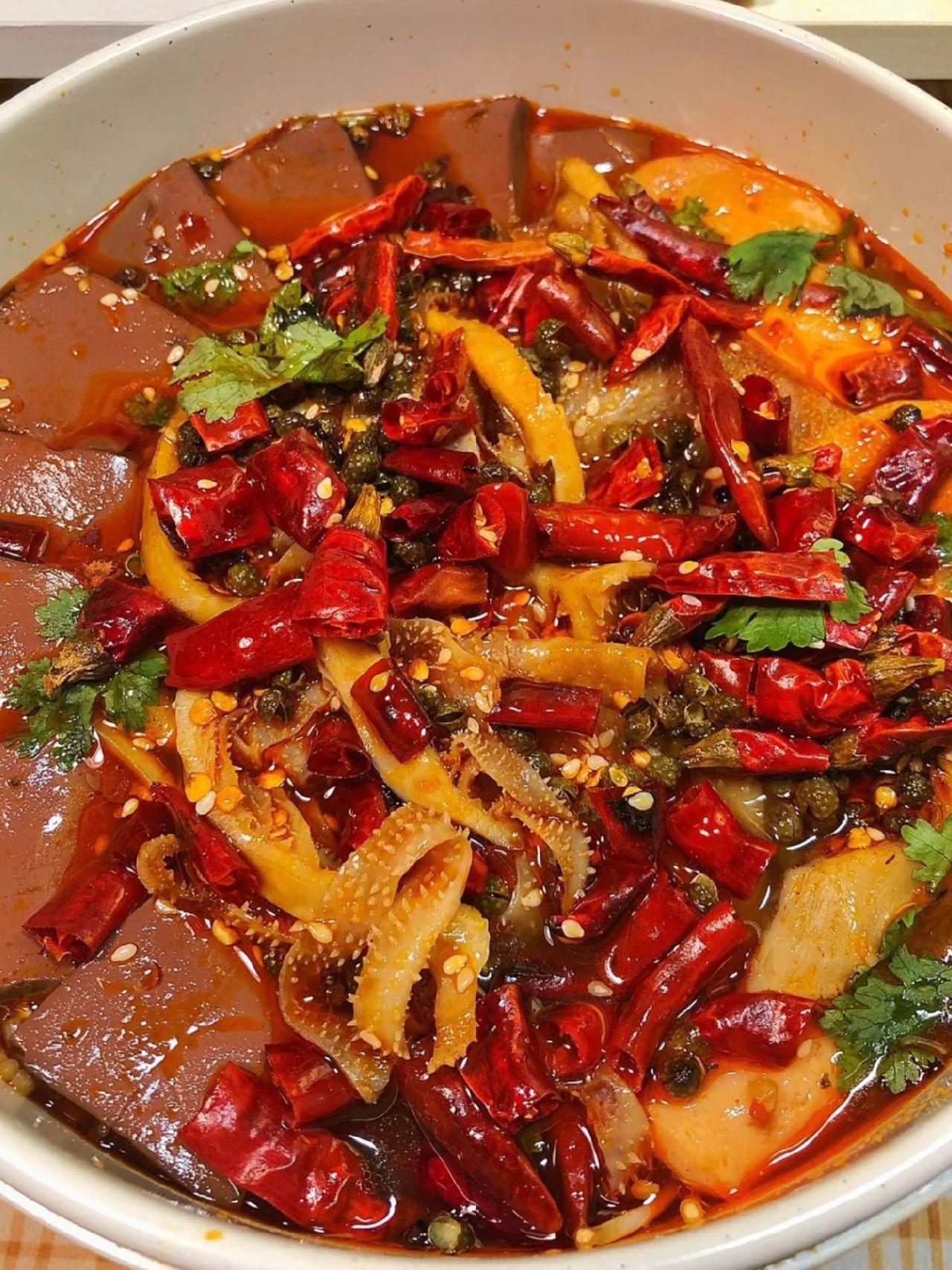 麻辣鲜香~吃不够家常毛血旺
夏天没食欲，就把这个懒人版的毛血旺安排起来，鸭血入口