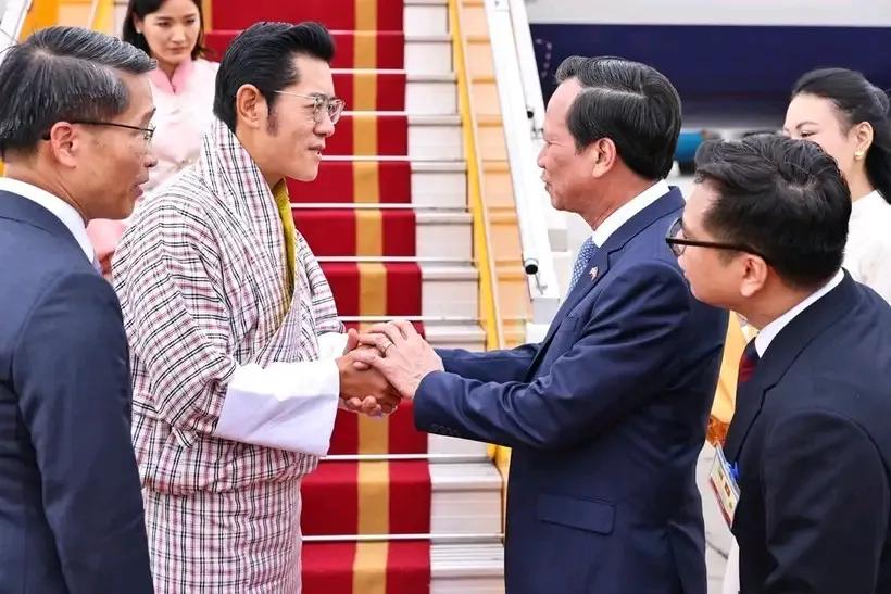 不丹国王去访问越南！
不丹王国哪有封闭的国度里，还有54个建交国，遍及五大洲，唯