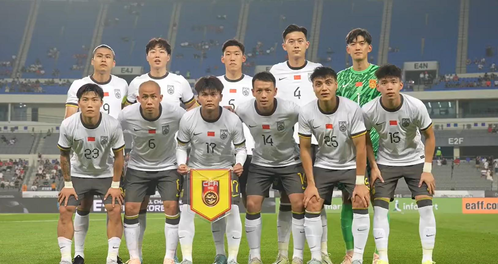 媒体称足协不满国足首战表现 7月9日，《东方体育日报》发文对国足在东亚杯首战的表