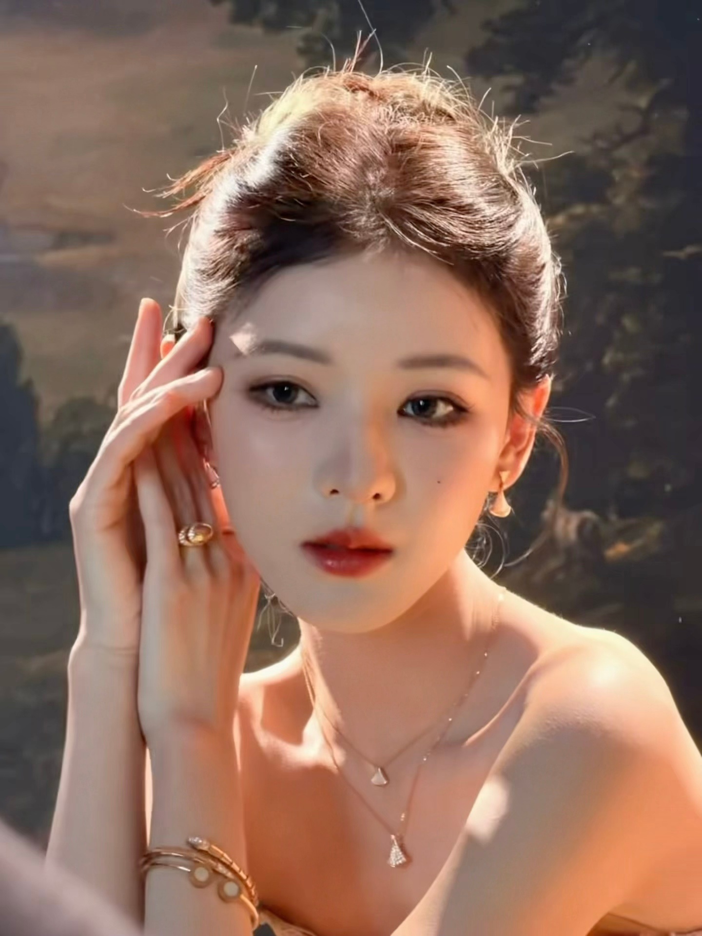 张予曦用荣耀WIN拍的自拍照，美不美？没记错的话这是荣耀WIN的第一组照片，看来