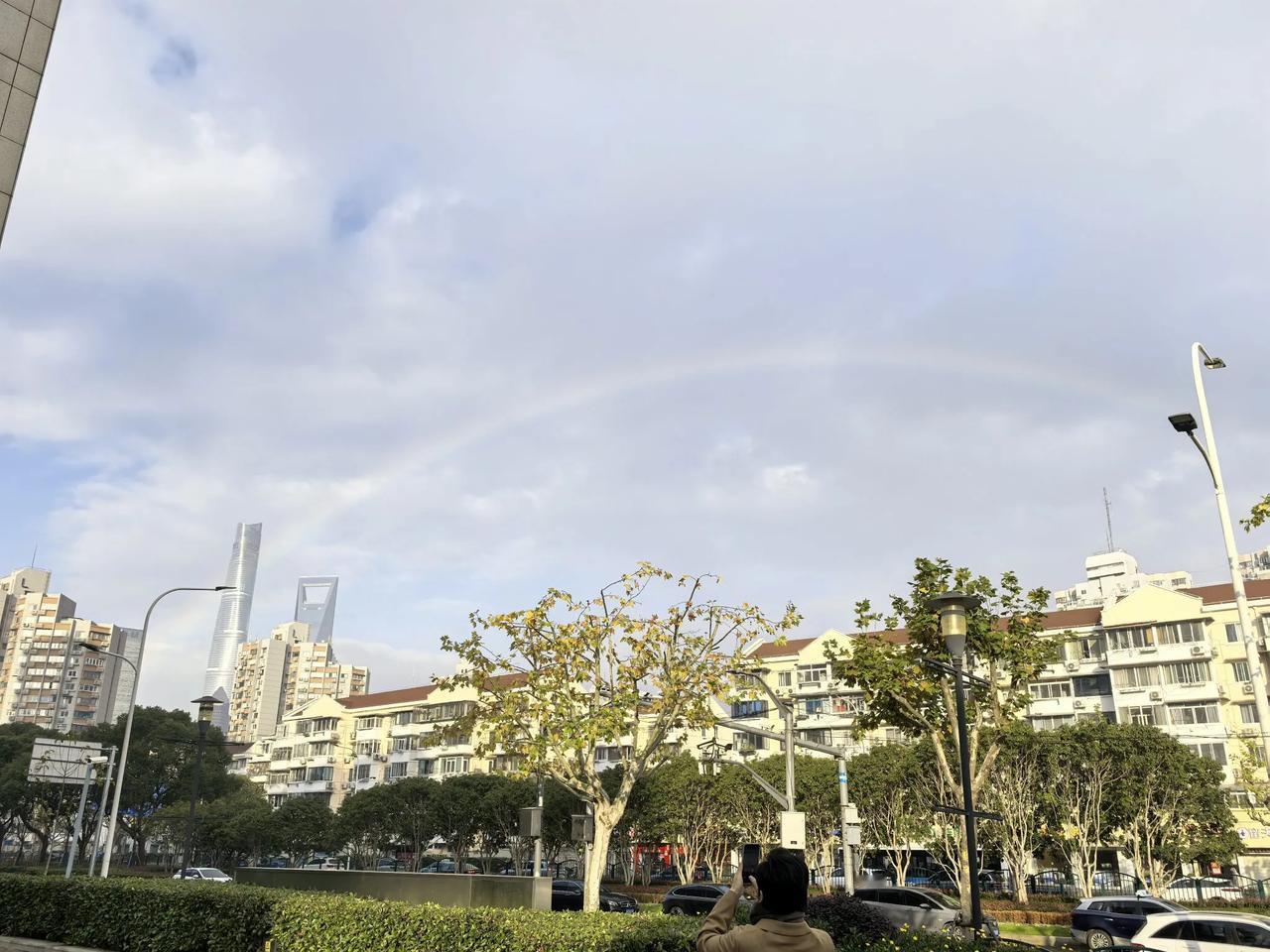 上班路上有彩虹，辛运的一天[害羞]