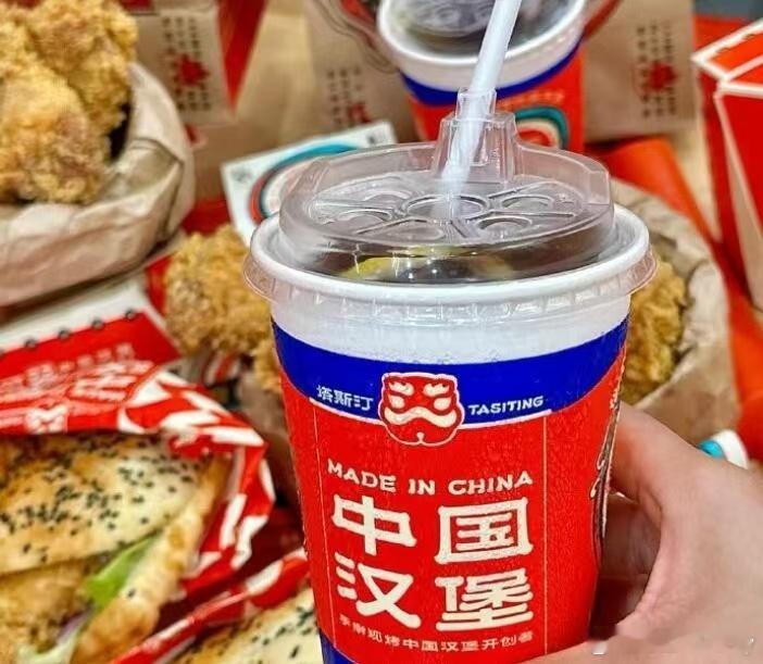之前一直都是点外卖，今天第一次到塔斯汀店里，看到现烤堡胚的制作过程，才知道什么是