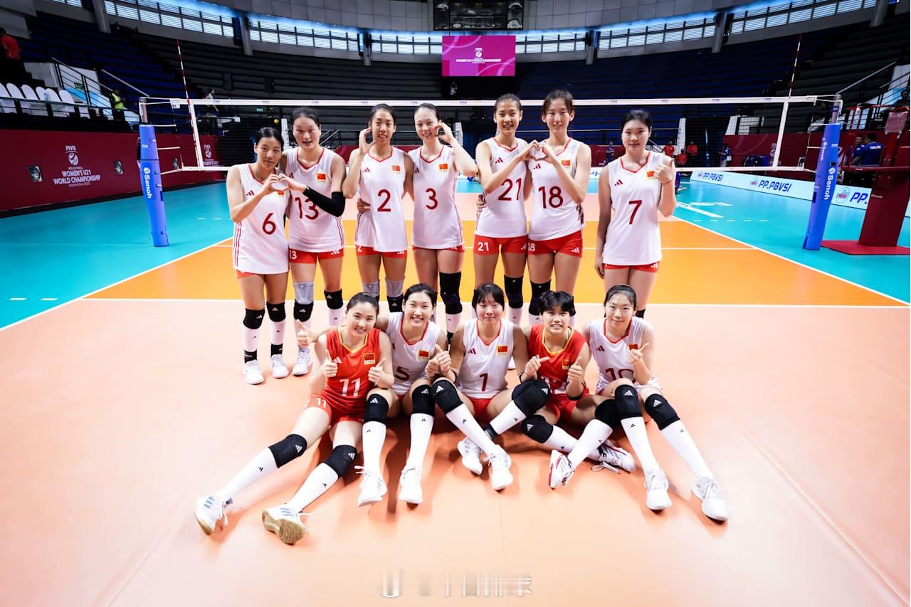 2025U21女排世锦赛 中国队第六张胜利大合影。 ​​​